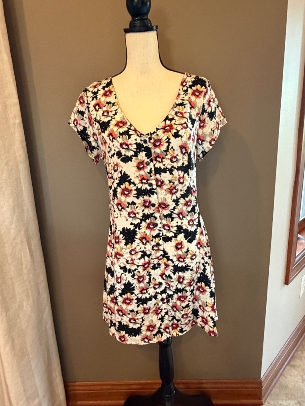 SoRad Floral Short Summer Dress, Short Sleeve V-Neck, Size Large